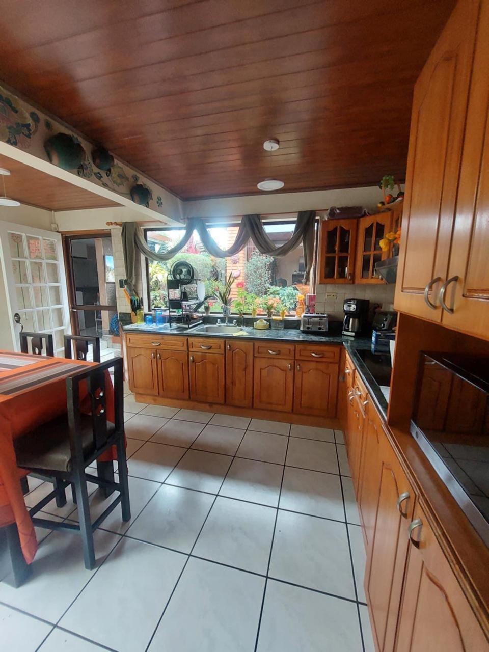 Casa en Tibás en venta, una planta, hermosos acabados, SCA-67 — imagen 12