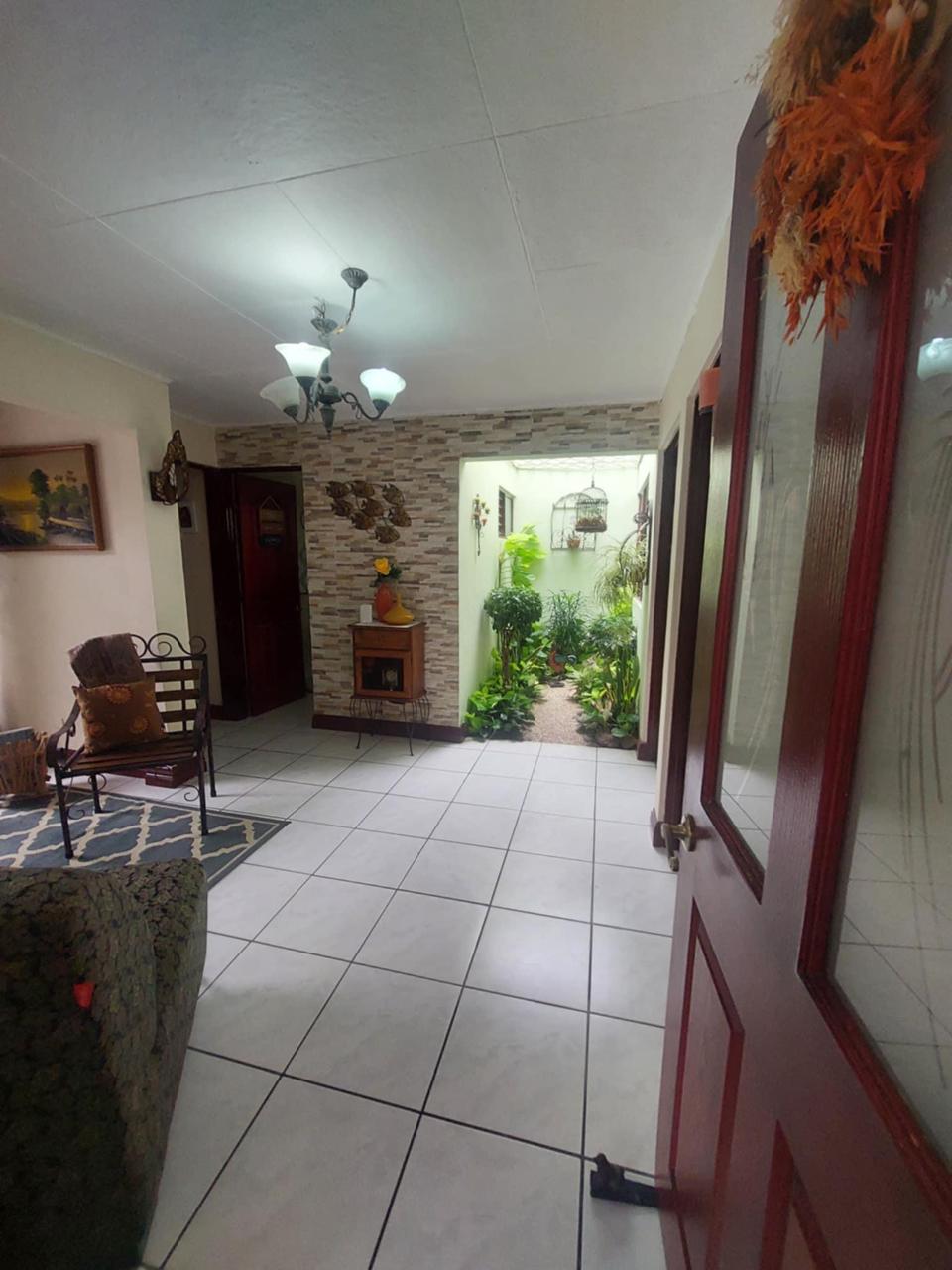 Casa en Tibás en venta, una planta, hermosos acabados, SCA-67 — imagen 2