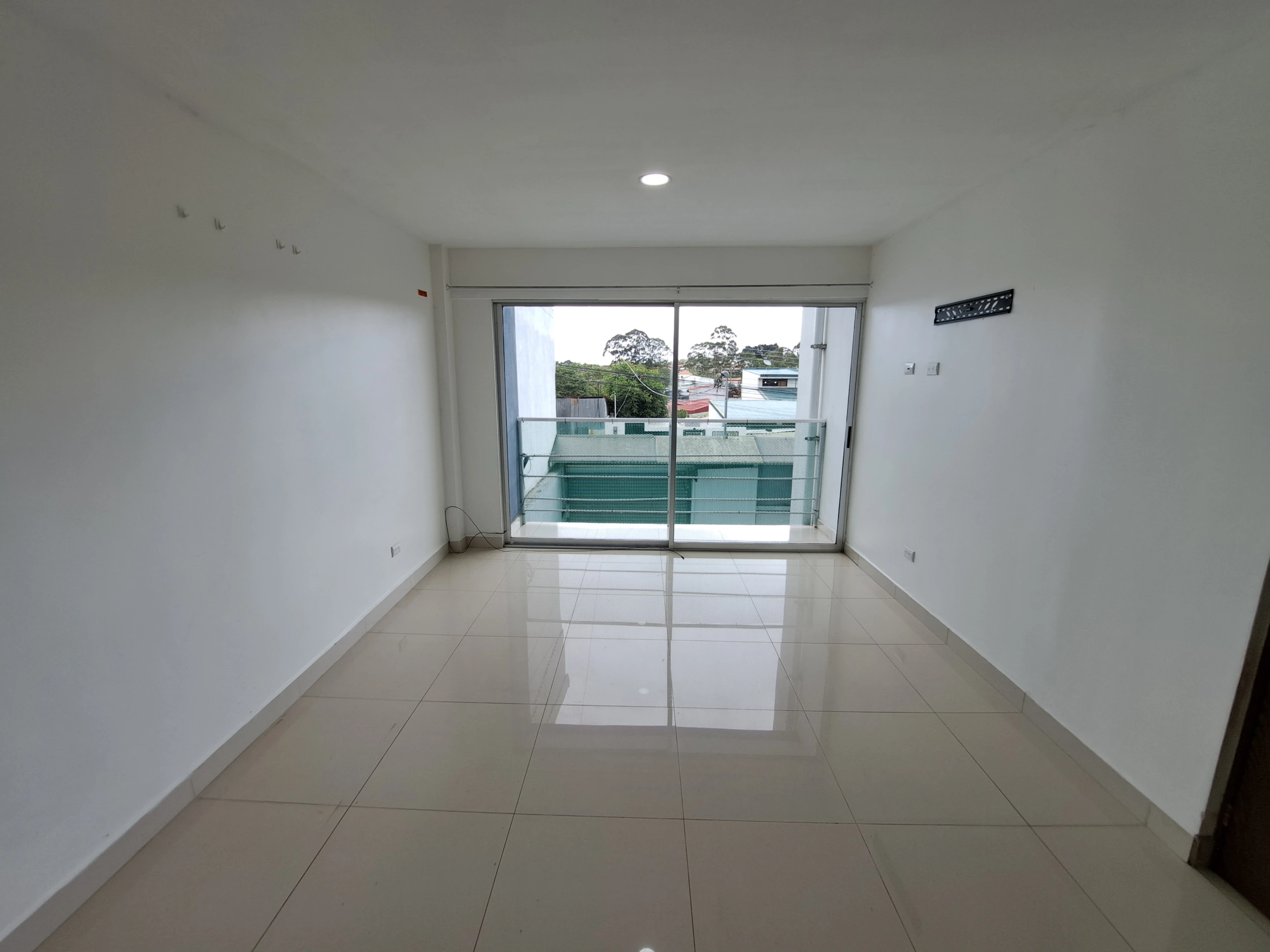 Apartamento en Granadilla, espacios amplios, 2 parqueos, seguridad SA-219 — imagen 3
