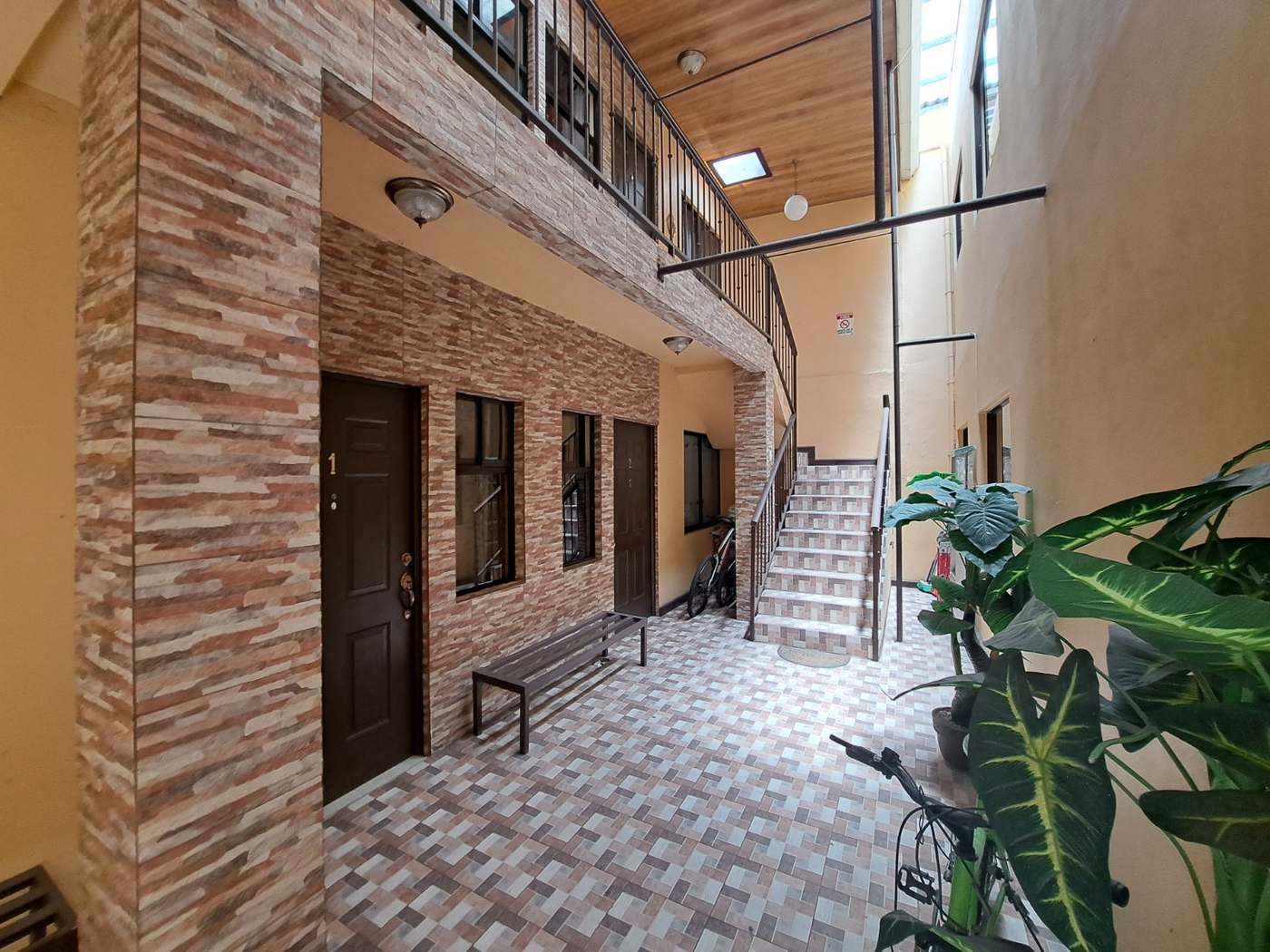 Edificio en Moravia en venta, 10 apartamentos, buen mantenimiento SVE-26 — imagen 15