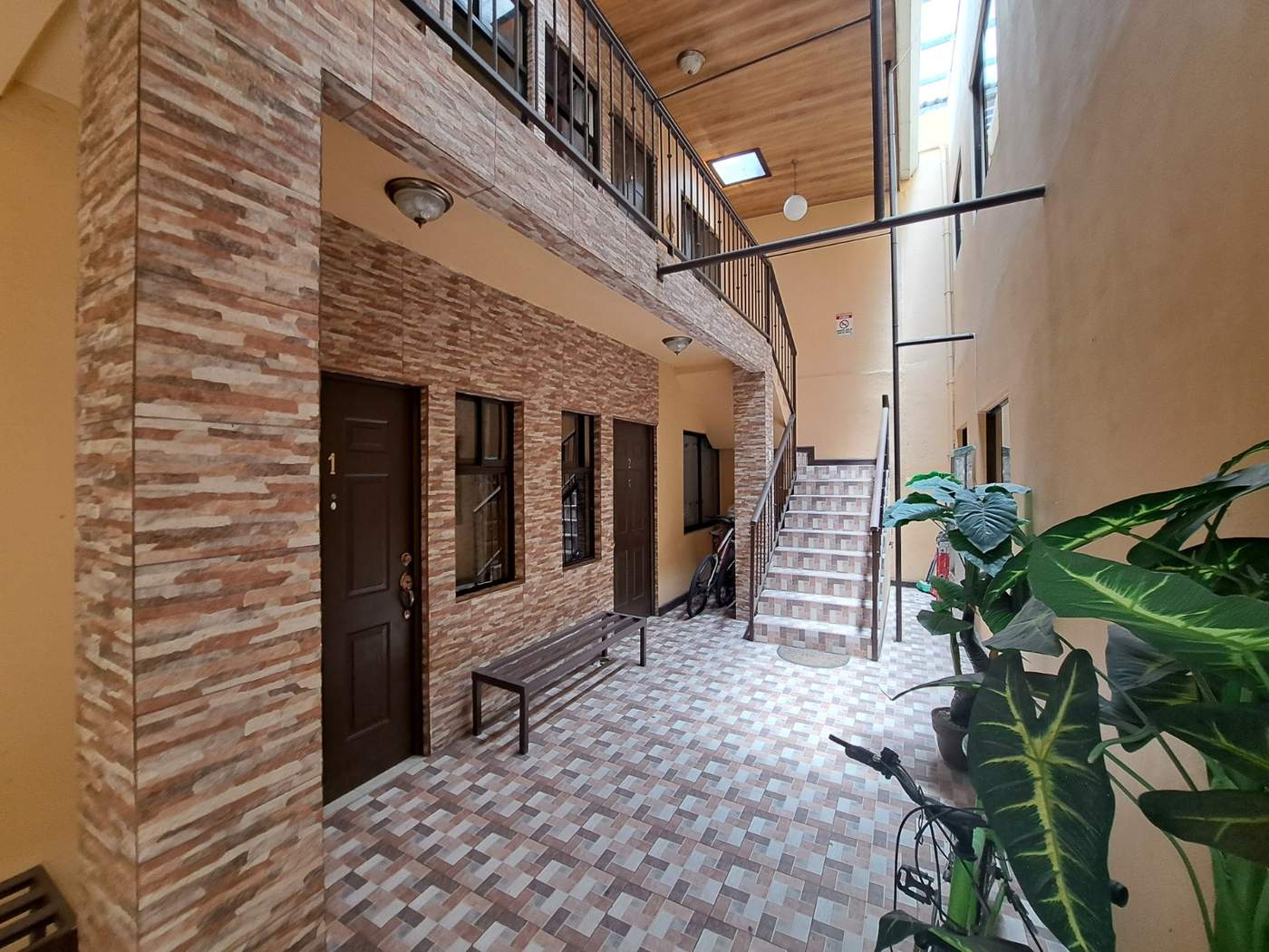 Edificio en Moravia en venta, 10 apartamentos, buen mantenimiento SVE-26 — imagen 14