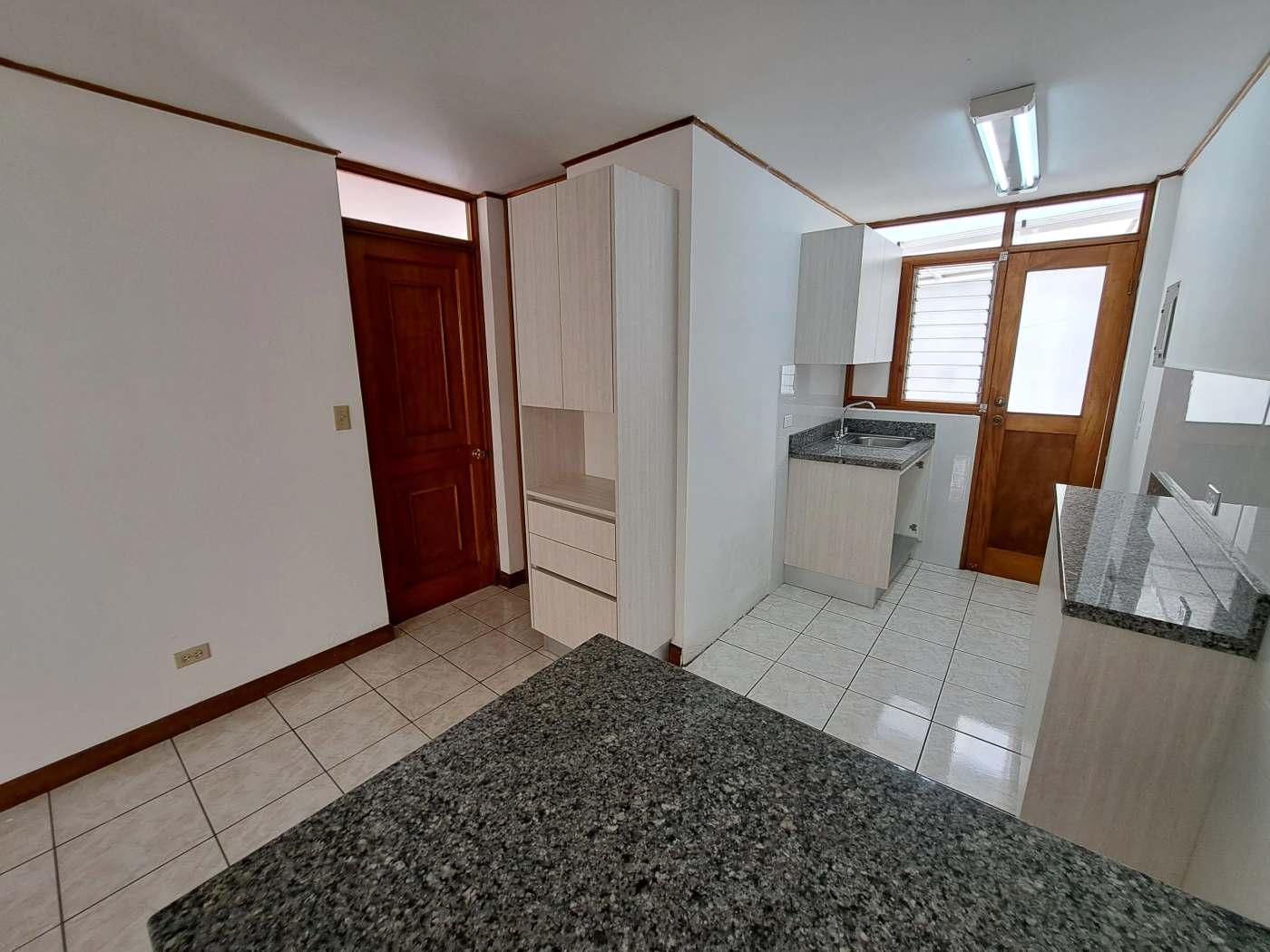 Apartamento en Uruca en Alquiler, primera planta, control de ingreso, patio SA-73 — imagen 5