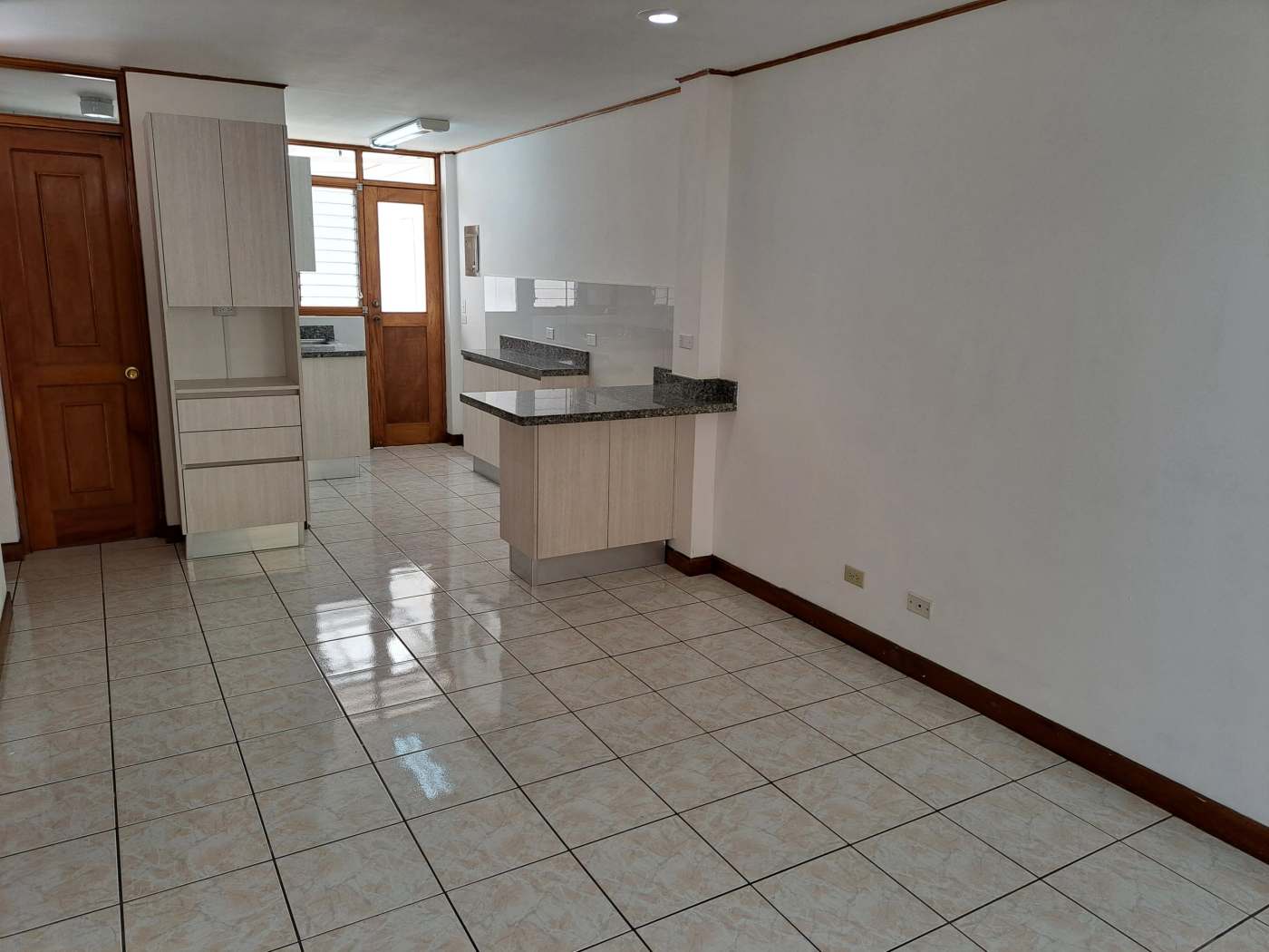 Apartamento en Uruca en Alquiler, primera planta, control de ingreso, patio SA-73 — imagen 3