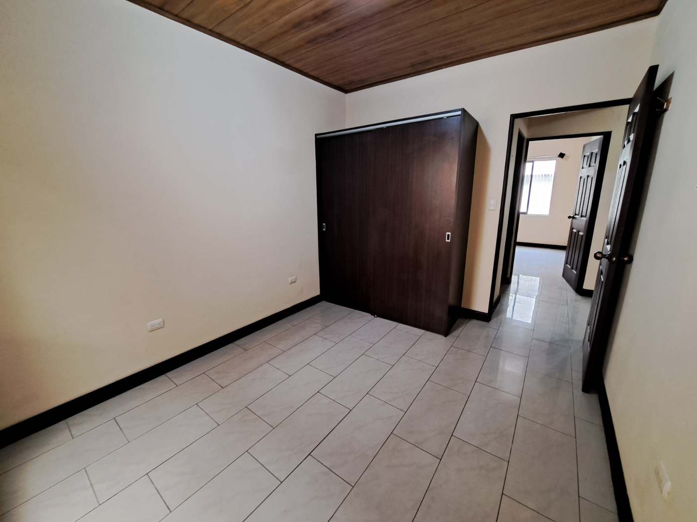 Edificio en Moravia en venta, 10 apartamentos, buen mantenimiento SVE-26 — imagen 13
