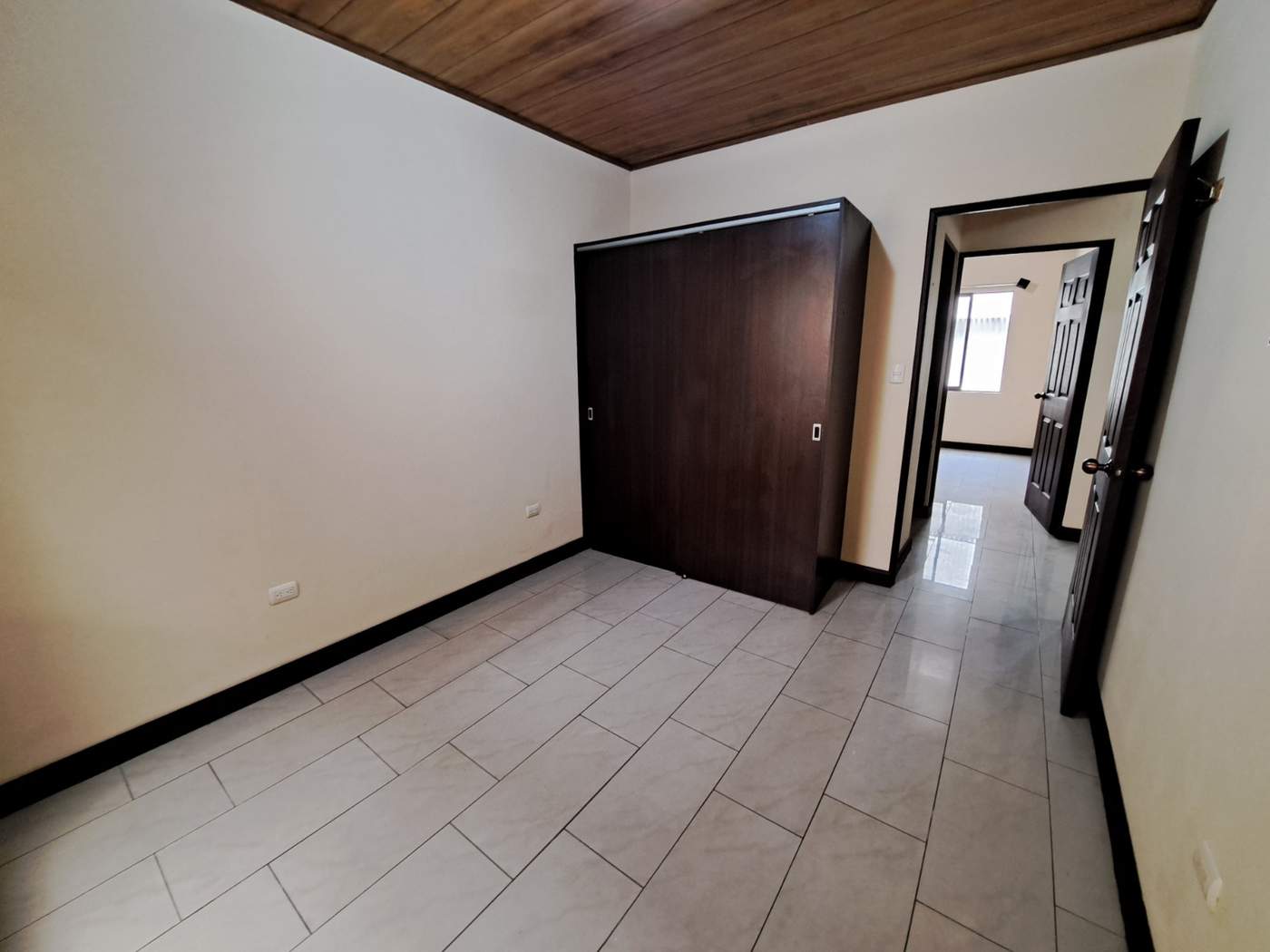 Edificio en Moravia en venta, 10 apartamentos, buen mantenimiento SVE-26 — imagen 12