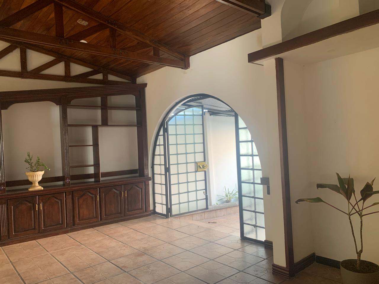 Local en Escazú en alquiler, primera planta, hermosos acabados SL-118 — imagen 8