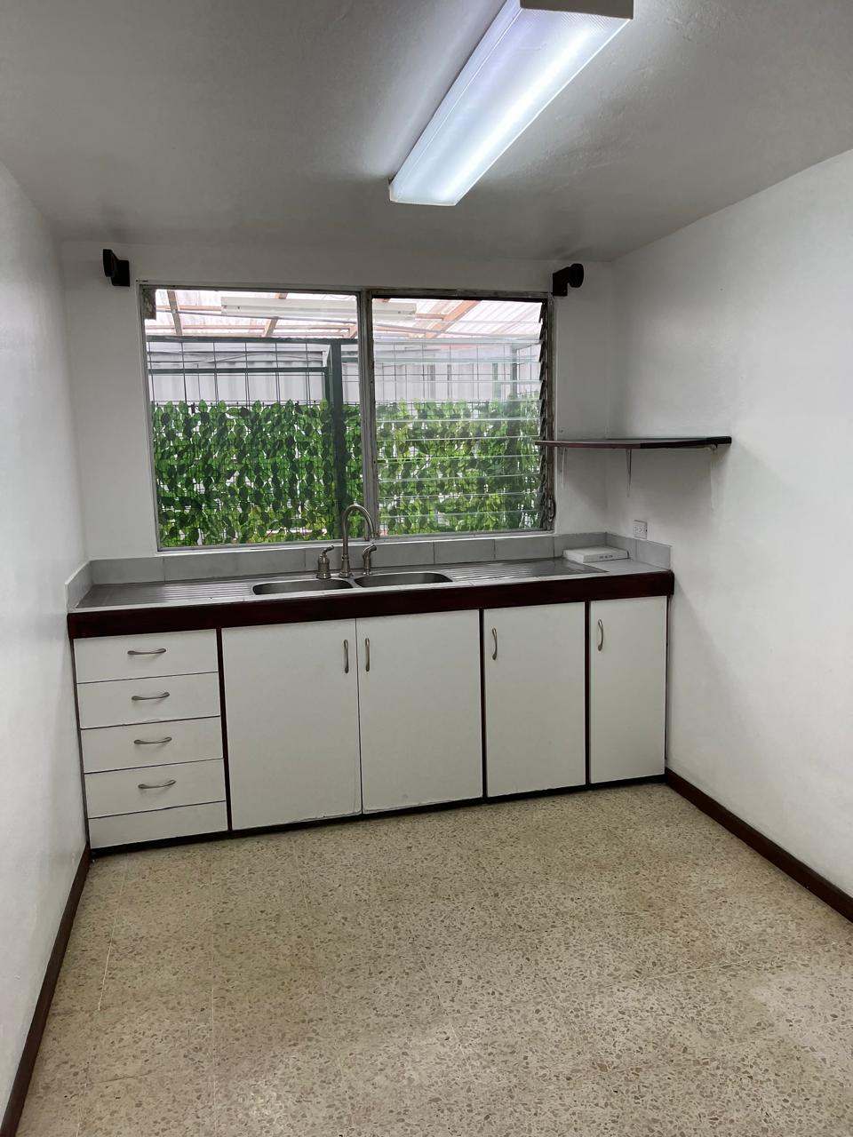 Apartamento en Sabanilla en alquiler, primera planta, zonas verdes Sa-206 — imagen 4