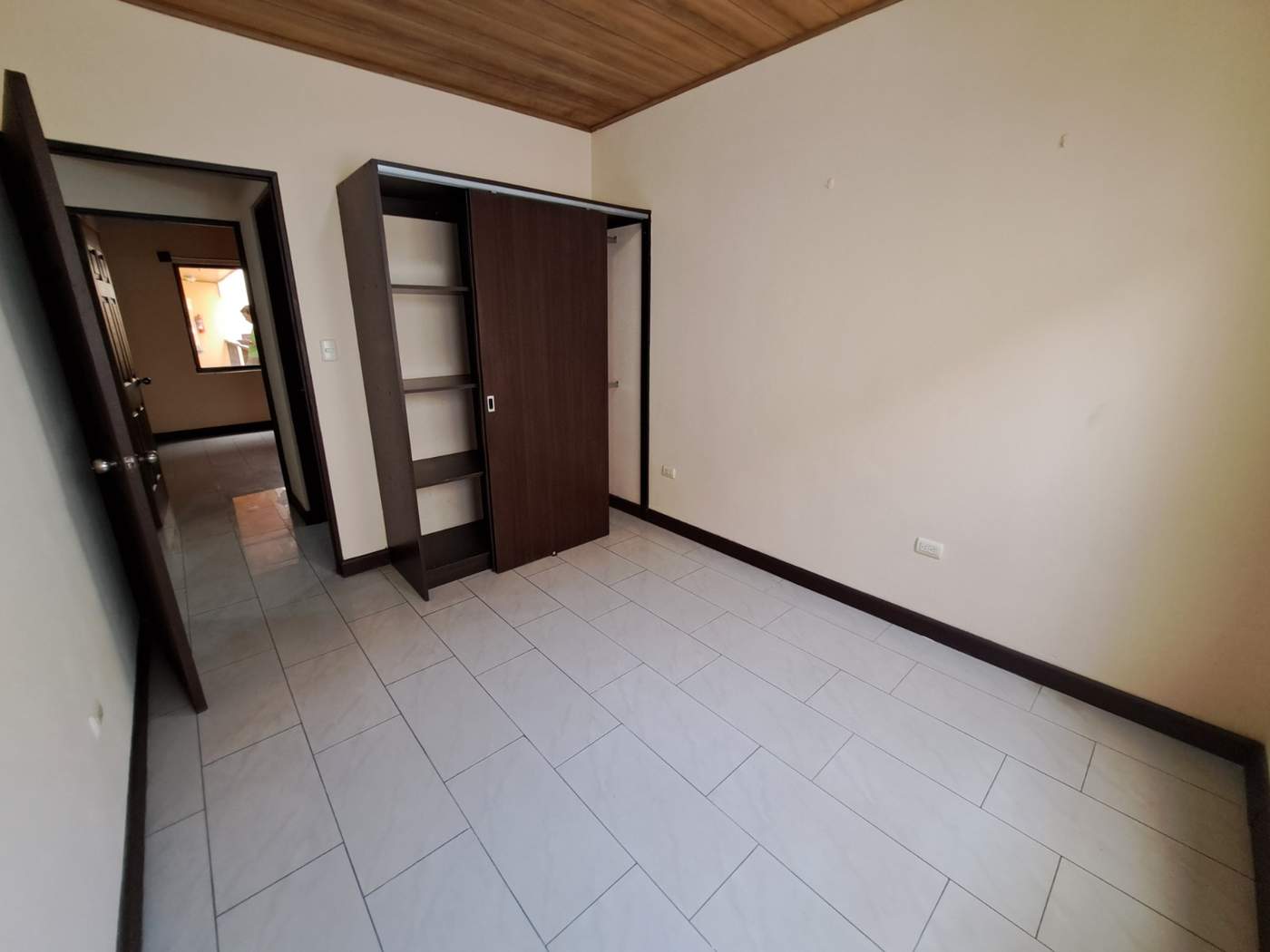 Edificio en Moravia en venta, 10 apartamentos, buen mantenimiento SVE-26 — imagen 10
