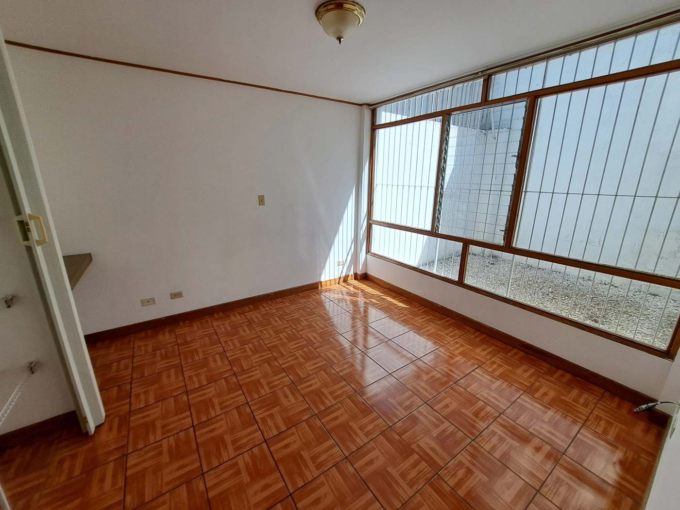 Apartamento en Uruca en Alquiler, primera planta, control de ingreso, patio SA-73 — imagen 11