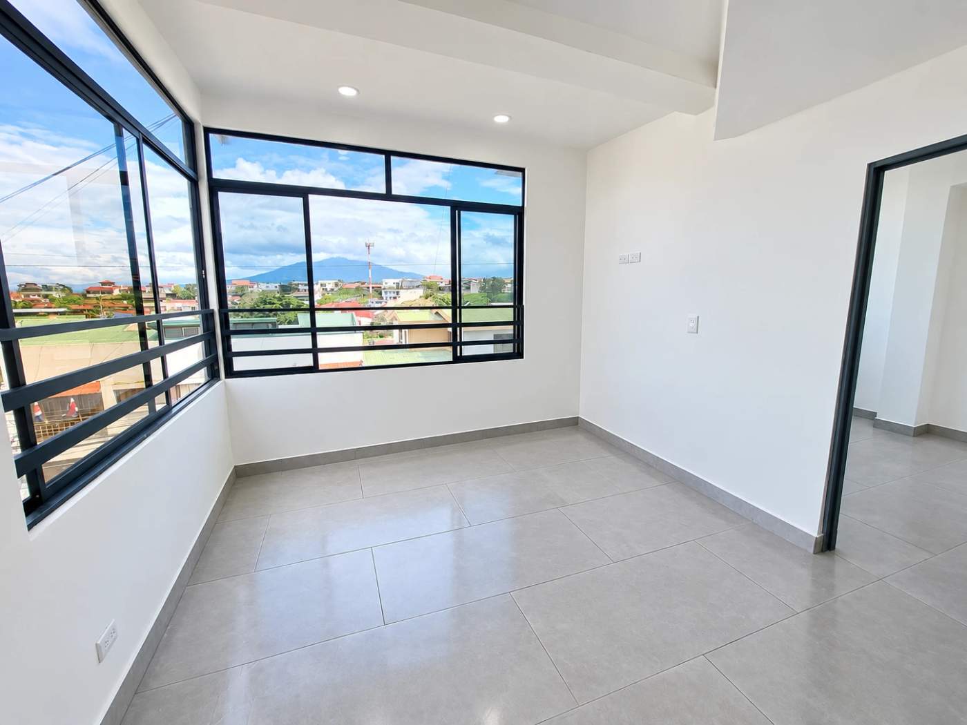Apartamento en Moravia en alquiler, acabados de lujo, vistas hermosas al valle central SA-200 — imagen 2