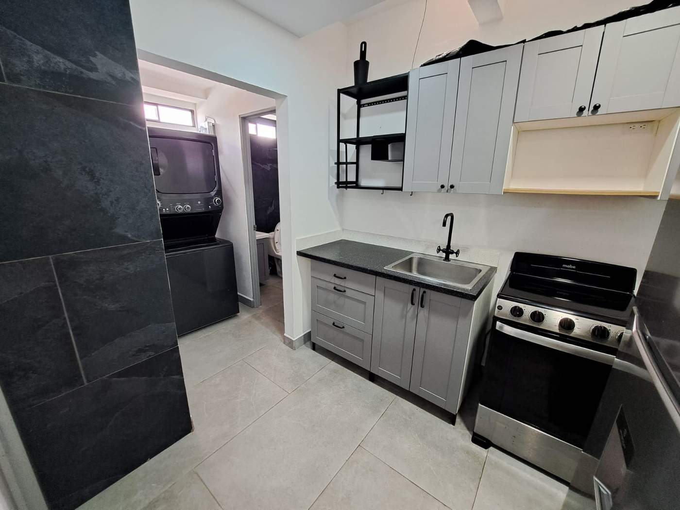 Apartamento en Moravia en alquiler, acabados de lujo, amueblado SA-200 — imagen 1