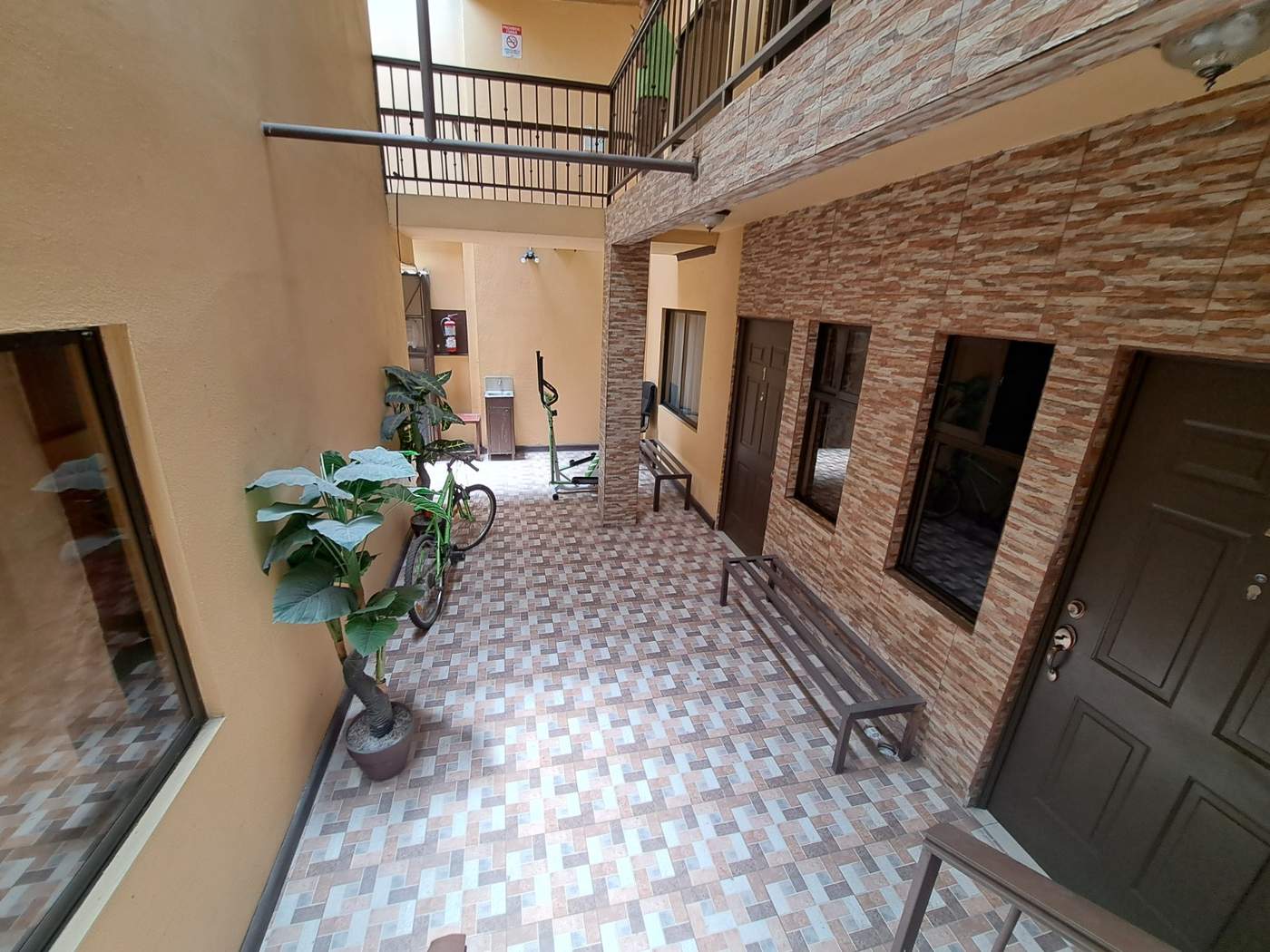 Edificio en Moravia en venta, 10 apartamentos, buen mantenimiento SVE-26 — imagen 13