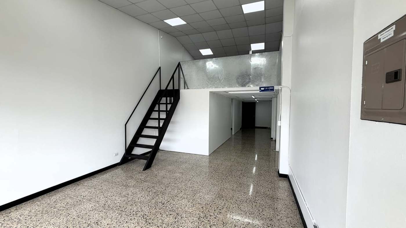 Local en Desamparados en alquiler, calle muy transitada, con mezanine SL-111 — imagen 2