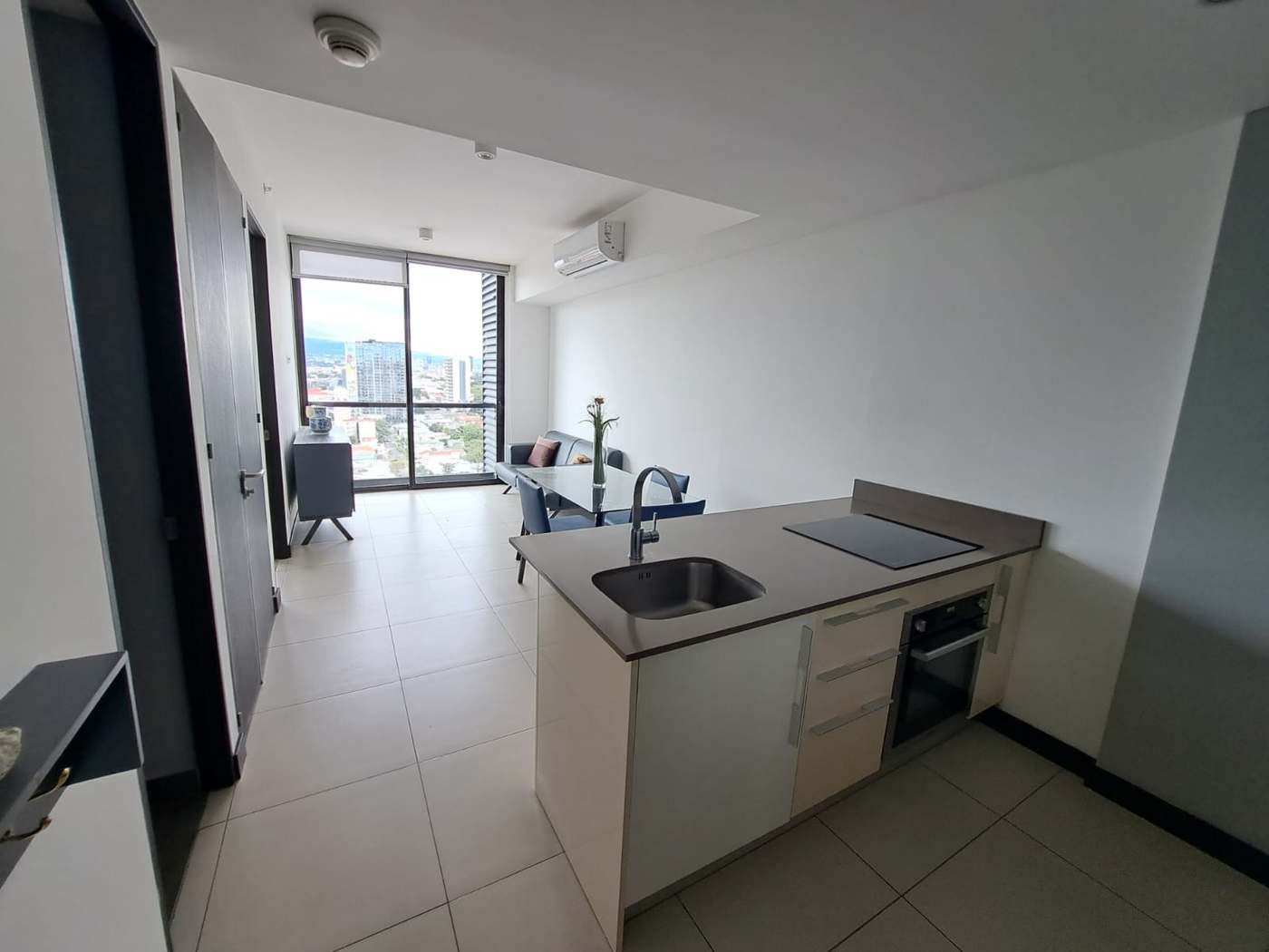 Apartamento en Sabana en alquiler, en Torre Rohrmoser, seguridad, amenidades SA-229 — imagen 1