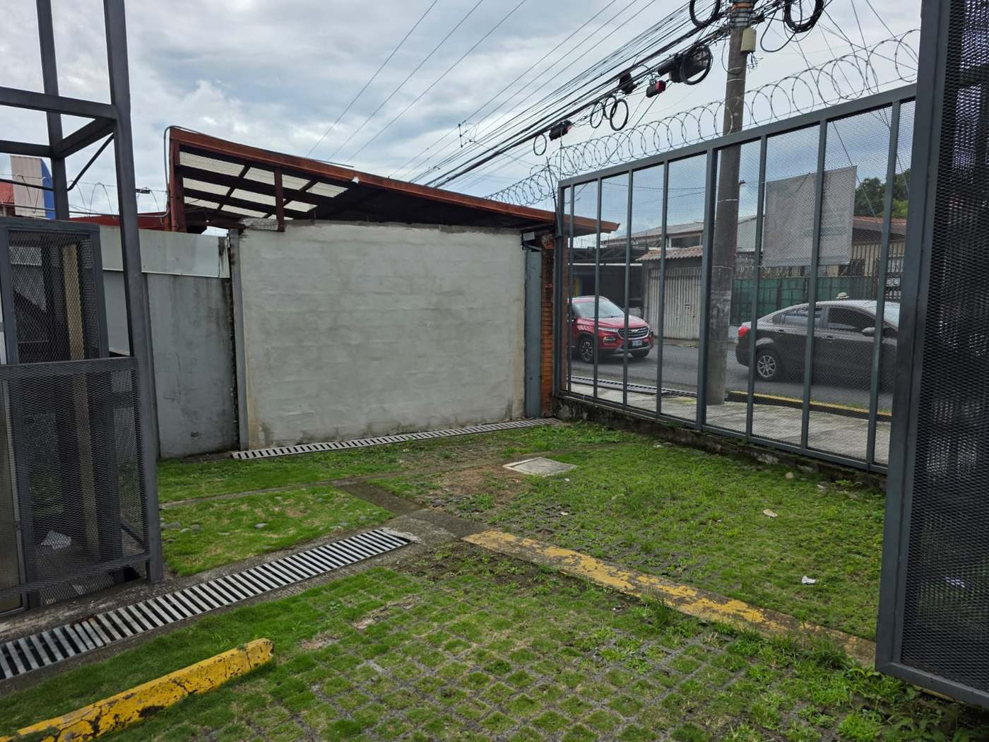Centro Comercial en Desamparados en Venta, rentabilidad fija, excelente precio — imagen 2