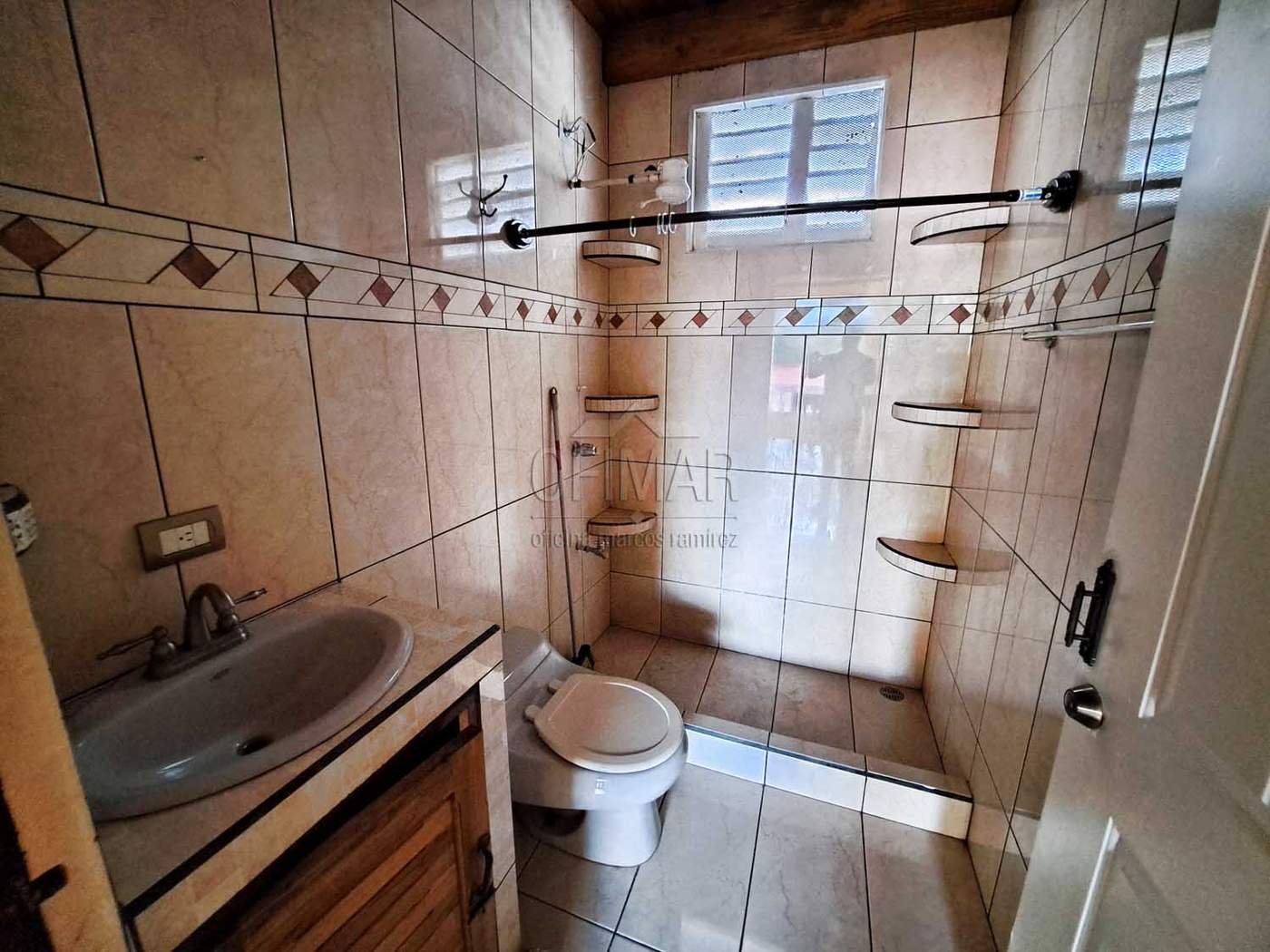 Apartamento en Desamparados en alquiler, muy espacioso, calle privada, 3 pisos SA-157 — imagen 7