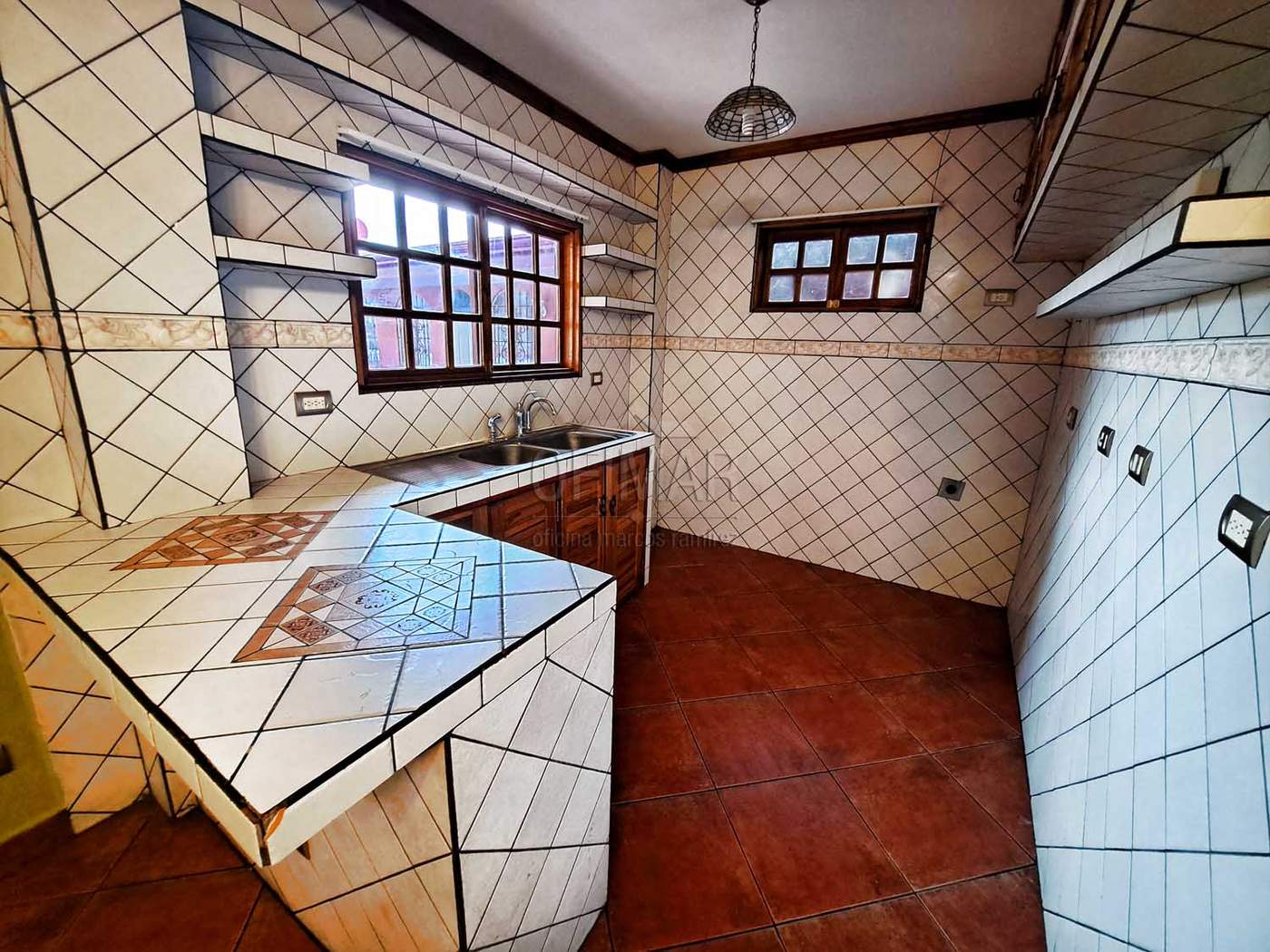 Apartamento en Desamparados en alquiler, muy espacioso, calle privada, 3 pisos SA-157 — imagen 3