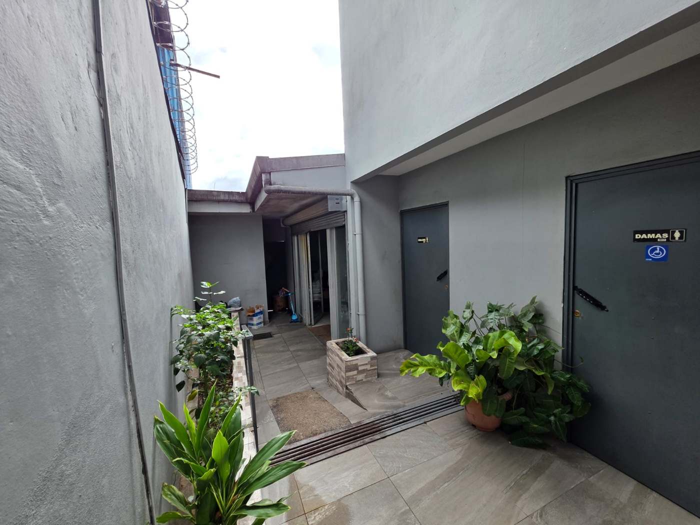 Centro Comercial en Desamparados en Venta, rentabilidad fija, excelente precio — imagen 8